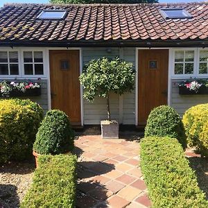 Hotel The Black Horse At Ireland Shefford Exterior photo