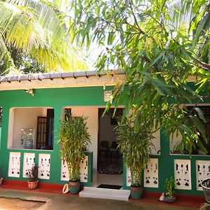 Hotel Alass Ga For Pets Lovers Trincomalee Exterior photo