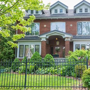 Avonview Manor Bed and Breakfast Stratford Exterior photo