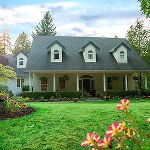 The Inlet Bed & Breakfast Bed and Breakfast Saanichton Exterior photo