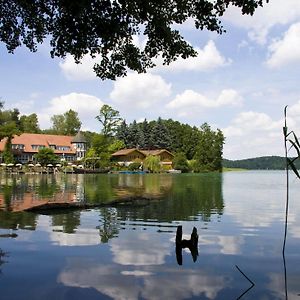 Romantischer Seegasthof & Hotel Altes Zollhaus Feldberger Seenlandschaft Exterior photo