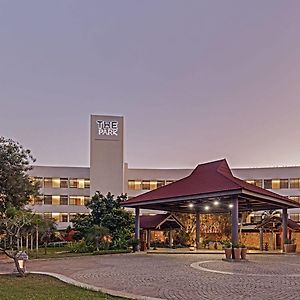 Hotel The Park Visakhapatnam Exterior photo
