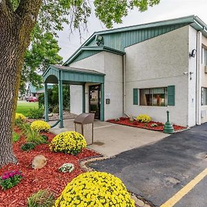 Rodeway Inn Appleton Exterior photo