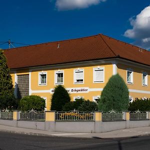 Hotel Gaestehaus Stoegmueller Asten Exterior photo