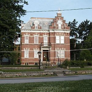 Hotel Herzog Mansion Hermann Exterior photo