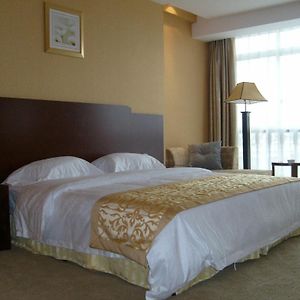 Guilin Tian Hu Hotel Room photo