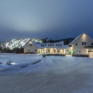 Auberge Sous L'Edredon B&B Saint-Sauveur-des-Monts Exterior photo