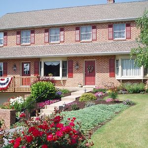 Homestead Lodging Smoketown  Exterior photo