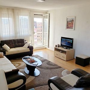 Appartamento Welcoming In Prishtina Pristina Exterior photo