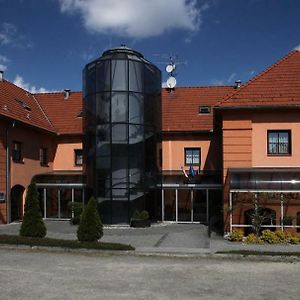 Zámecký Hotel Zlatý Orel Hranice  Exterior photo