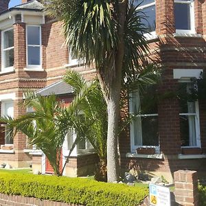 Colebrook Guest House Farnborough  Exterior photo