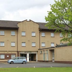 Cairn Hotel Bathgate Exterior photo