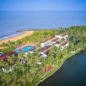 Avani Kalutara Resort Exterior photo