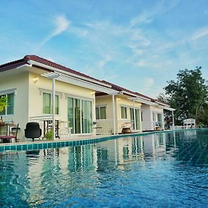 Sky And Water Resort Petchaburi Exterior photo