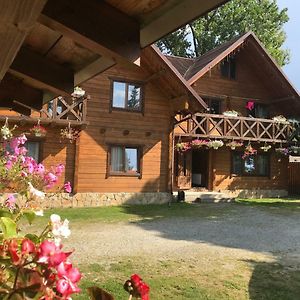 Hotel Садиба Гуцульський Двір Vorokhta Exterior photo