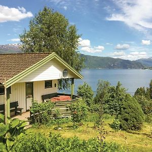 2 Bedroom Beautiful Home In Balestrand Tuve Exterior photo