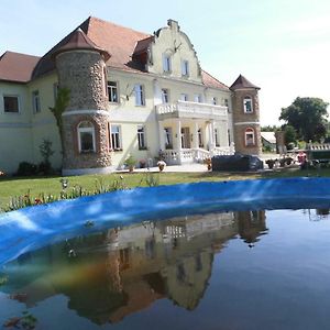 Hotel Gutshaus Darsikow Exterior photo