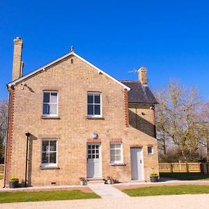 Hotel Longstowe Farmhouse Exterior photo