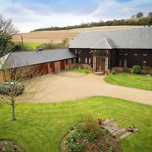 North Downs Barn Bed and Breakfast Rochester  Exterior photo