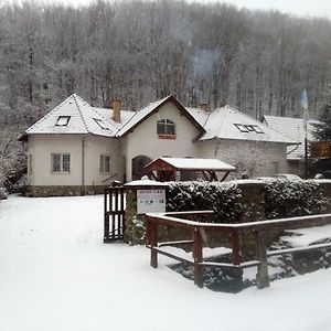 Hotel Hudi-Lak Vendégház Háromhuta Exterior photo