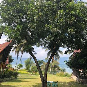 Leokap Homestay Tuk Tuk Exterior photo