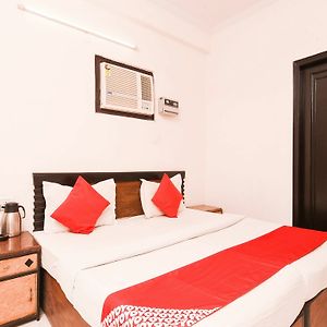 Hotel Oyo 16102 Le Heritage Nuova Delhi Exterior photo