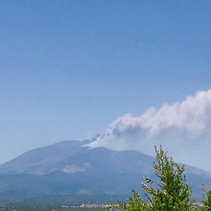 Hotel La Finestra Sull'Etna Motta SantʼAnastasia Exterior photo