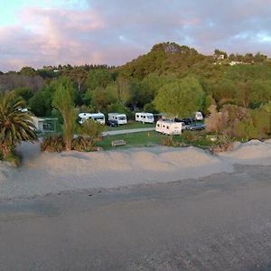 Hotel Golden Bay Holiday Park Onekaka Exterior photo