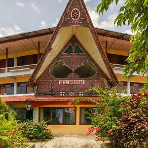 Hotel Reddoorz @ Tuktuk Danau Toba Exterior photo