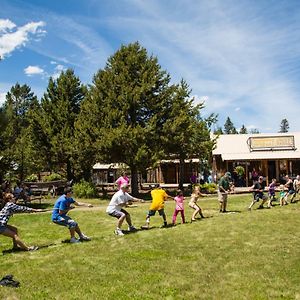 Bend-Sunriver Camping Resort Two-Bedroom Cabin 7 Exterior photo