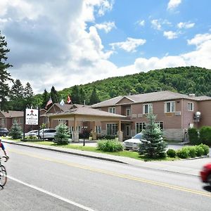 Hotel Le Versailles Saint-Sauveur-des-Monts Exterior photo