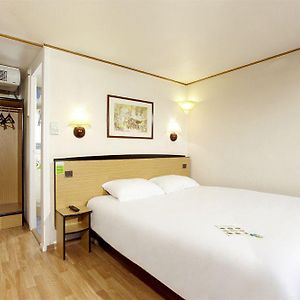 Campanile Hotel Mayenne Room photo