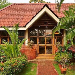 Club Mahindra Kumarakom Exterior photo