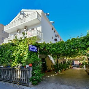 Rooms And Apartments Oregon Budua Exterior photo