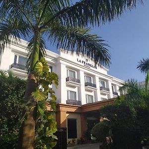 Hotel La Franklin Bhubaneswar Exterior photo