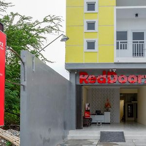 Hotel RedDoorz near Graha Saba Buana Solo Kadipiro Exterior photo