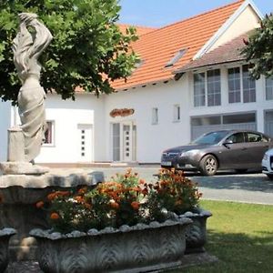 Hotel Lonjski Dvori Kutina Exterior photo