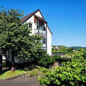 Weingut & Gaestehaus Christoph Cluesserath Bed and Breakfast Trittenheim Exterior photo