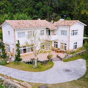 The House Behind Stream Bed and Breakfast Dahu Exterior photo