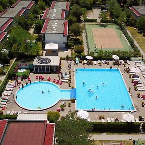 Blu Marlin bungalow Appartamenti con piscina Lido Adriano Exterior photo