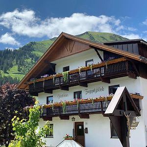 Hotel Gaestehaus Zugspitzblick Berwang Exterior photo