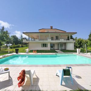 Plush Villa apartment in Tavullia with Jacuzzi Exterior photo
