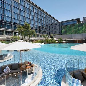 Hilton Manila - Multiple Use Hotel Exterior photo