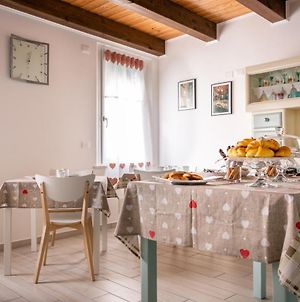 La Casa di Santino Bed and Breakfast Comacchio Exterior photo