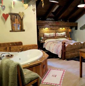 Romantica suite con vasca idromassaggio Aosta Exterior photo