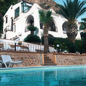 Villa del Golfo Urio with shared swimming pool Santa Flavia Exterior photo