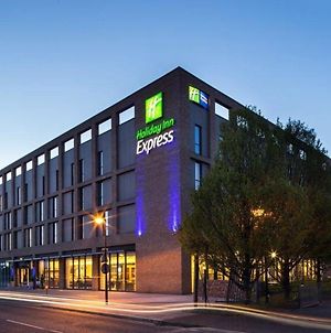 Holiday Inn Express London - Excel Exterior photo