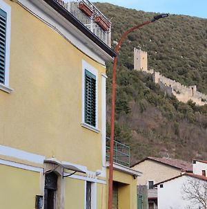 A due passi dal castello Villa San Pio delle Camere Exterior photo