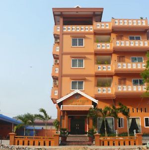 Vanne Hotel Battambang Exterior photo