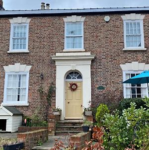 Cosy Country Cottage In City Centre Gloucester Exterior photo